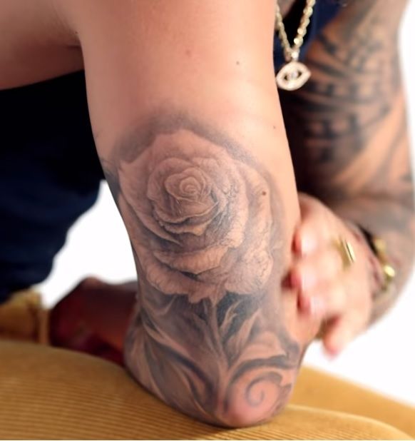 Maluma-Tatuaggi-Rosa-sul-braccio-destro