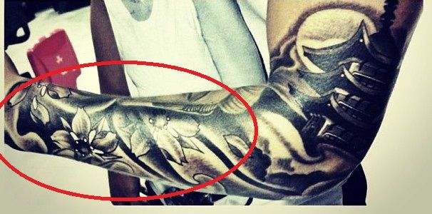 fiore di loto-tatuaggio Maluma