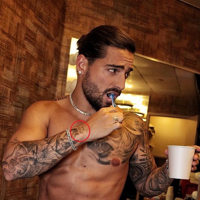 tatuaggio del polso destro di maluma