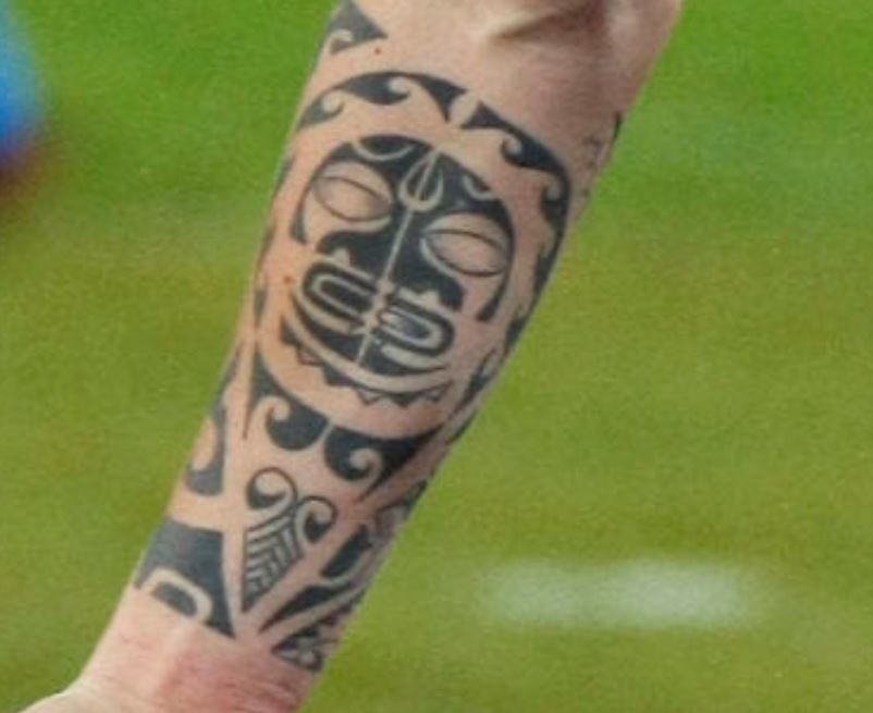 Tatuaggio tribale braccio destro Marek
