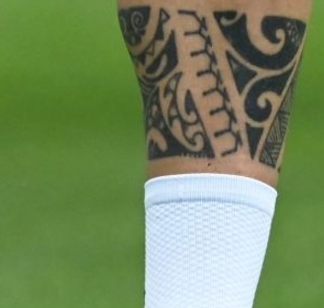 Tatuaggio tribale alla gamba Marek