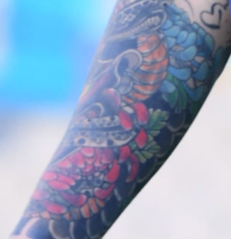 Marik braccio destro copre il tatuaggio