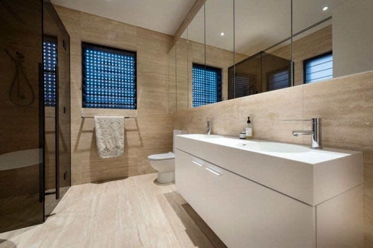 Ideea de viață luxoasă cu piatră naturală bej idei-de-viata-maritime-suport-prosoape-gresie-perete-umed-celula-neagra