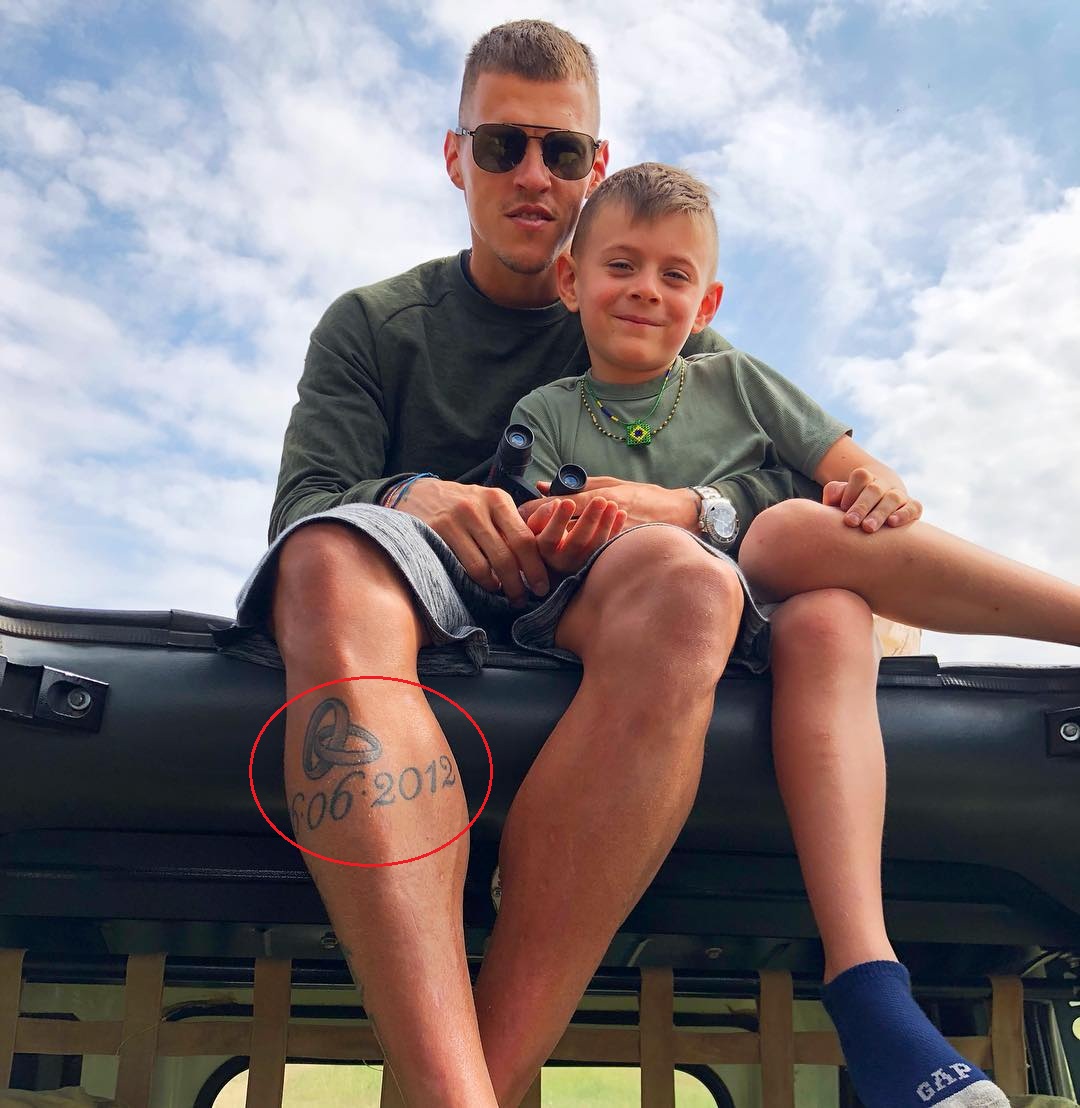 Martin Skrtel tetovaža na desni nogi