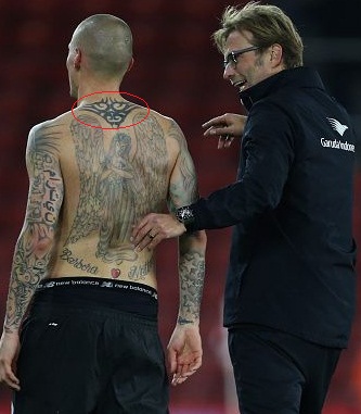 Martin Skertl tetovaža vratu