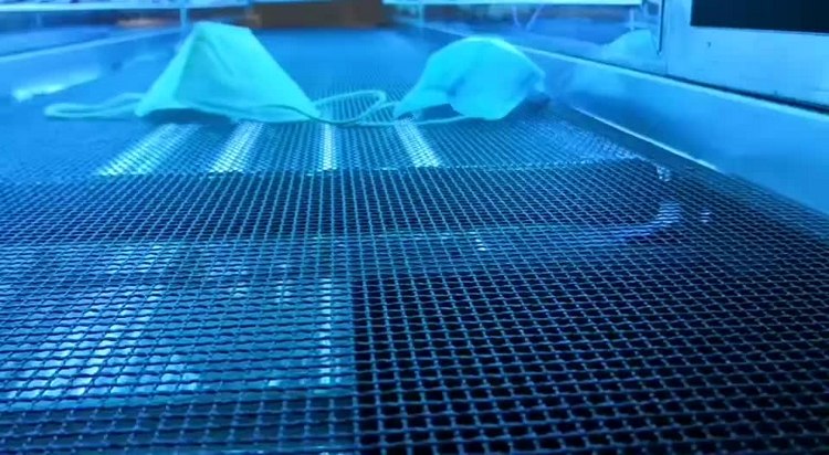 Dezinfectați măștile de față cu lumină UV