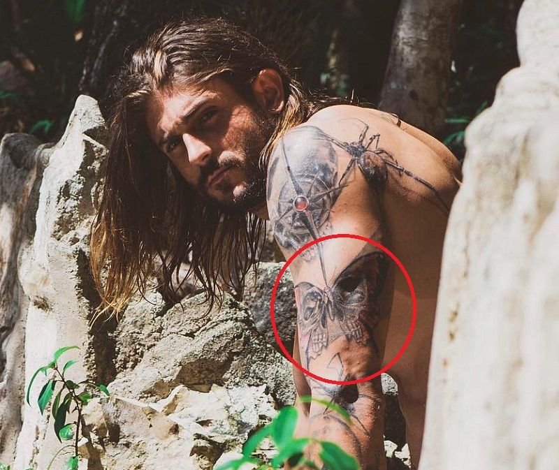 Matthew Smith-Tetovaža lubanje u obliku leptira