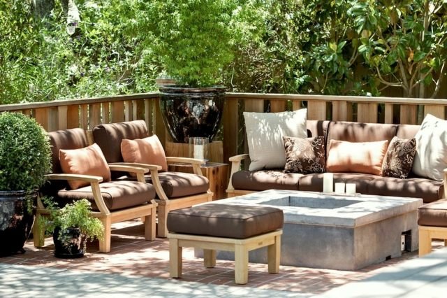 balcon mare casă vatră deschisă mobilier din lemn Casă vatră deschisă mobilier din lemn ghivece de flori