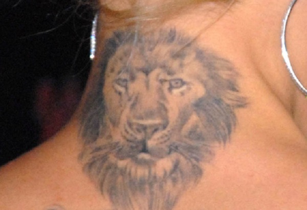 mena-suvari-leone-tatuaggio