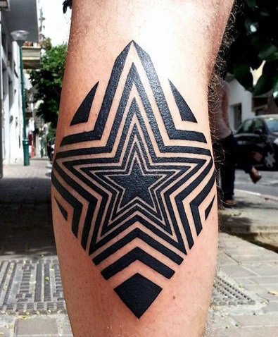 Tatuagem de estrela negra vibrante para homens