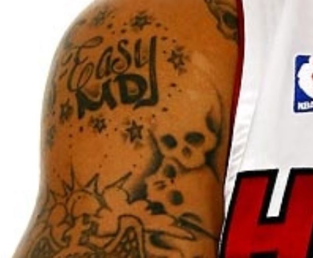 Tatuagem de bíceps Micheal