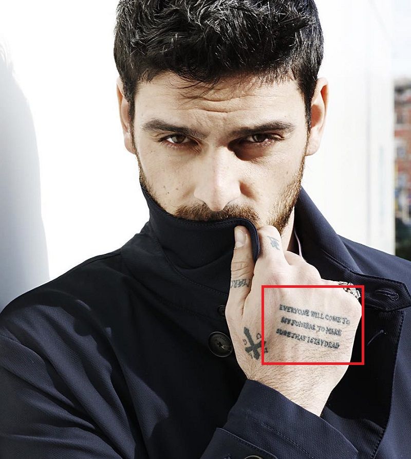 Michele Morrone-tatouage-main droite