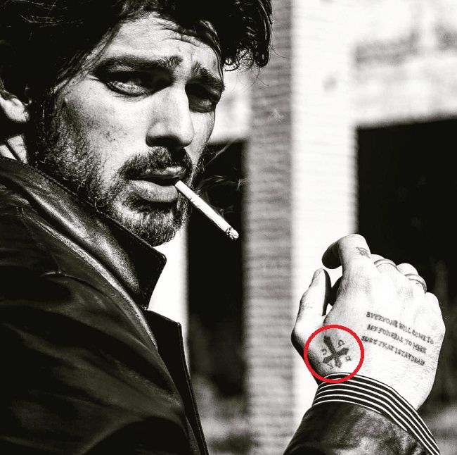 Michele Morrone-Croix-tatouage