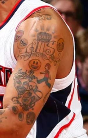 Emoji na levem bicepu