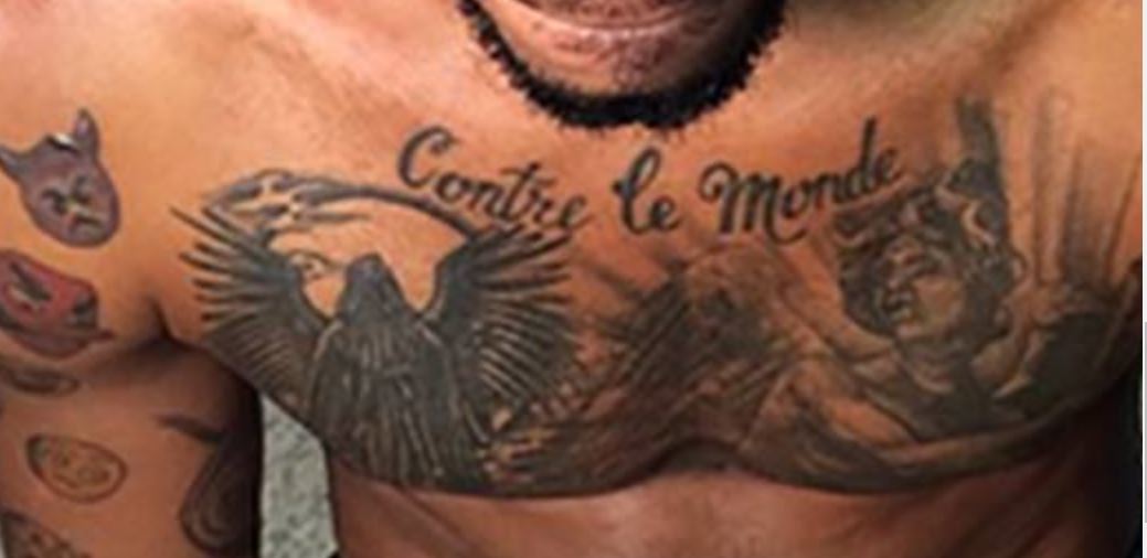 Tetovaža na prsih Mikea Scotta