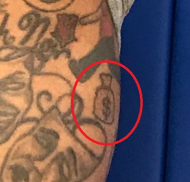 Tetovaža denarne vrečke Mike Scott