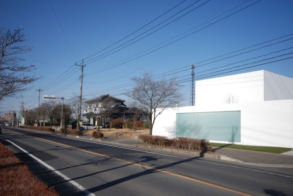 arhitectură modernă, cu vedere simplă la stradă