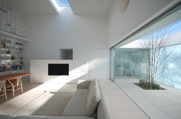 arhitectură modernă cu design simplu fereastră mare