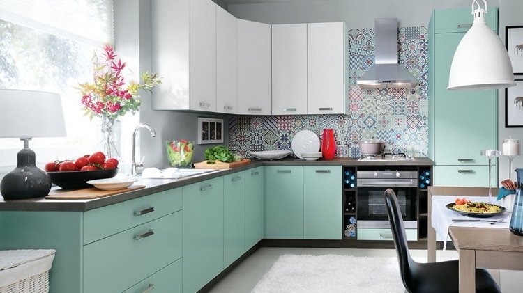 Culoare verde albastru mentă pentru bucătăriile moderne
