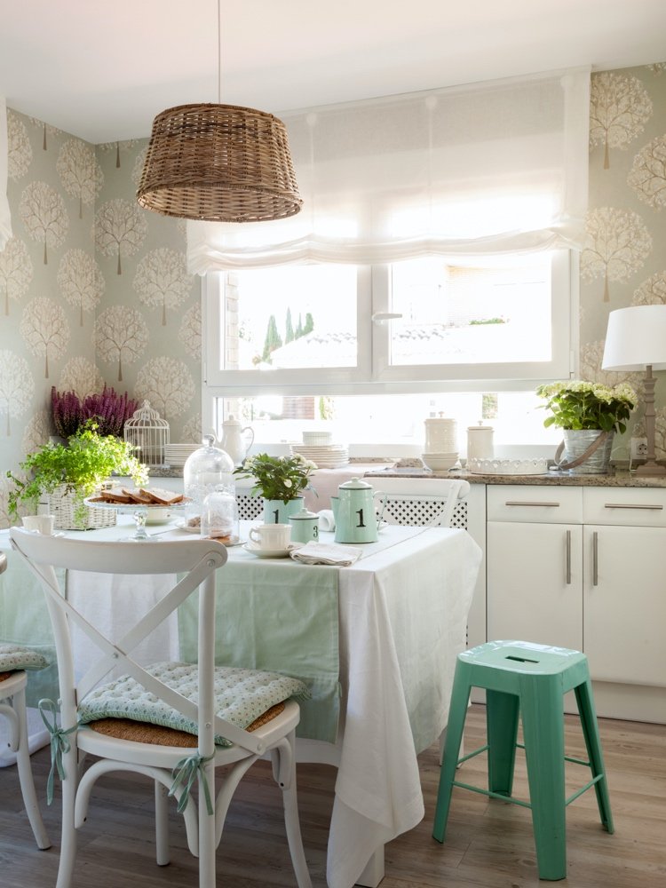 Culoare mentă în bucătăria de la țară