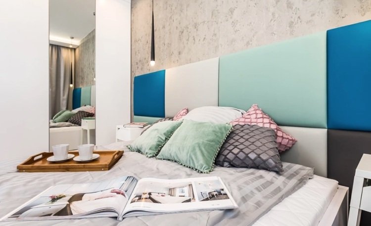 Dormitor în alb și gri - menta și albastru ca accente