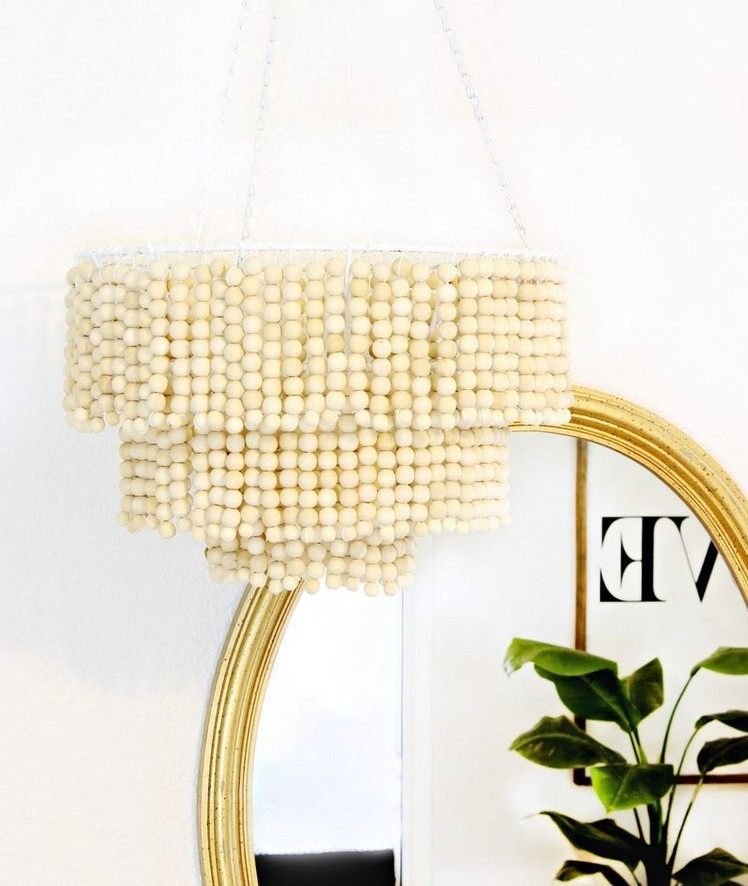 Tinker cu margele de lemn - simplu, dar frumos Realizați o candelabru-oglindă-plantă-decorare-idee cu mărgele de lemn