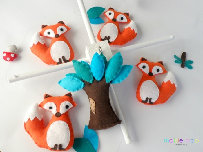 DIY-Idei-Mobile-peste-pătuț-de-fetru-vulpe-copac-animale-sălbatice