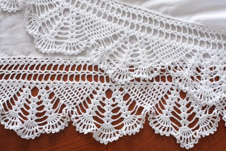 Perdele moderne de croșetat pentru o atmosferă romantică acasă perdele de croșetat-modern-romantic-detaliu-dantelă-alb-țesătură-bumbac-idee