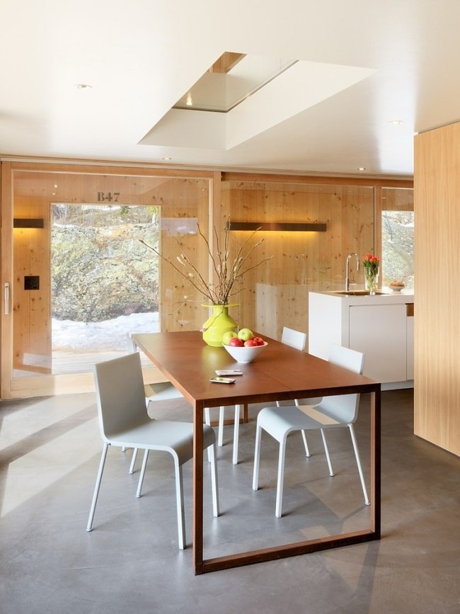 sala de mese a transformat pur și simplu cabana modernă de munte în Elveția