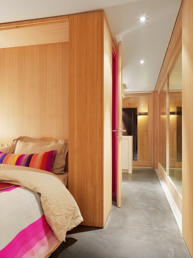 lemn de coridor transformat cabana montană modernă în Elveția