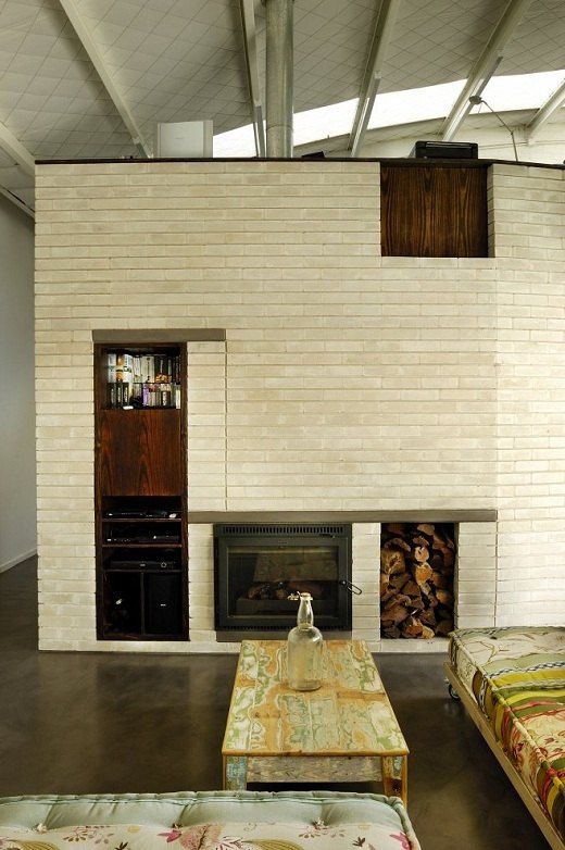 șemineu de design interior modern Șemineu în casa renovată