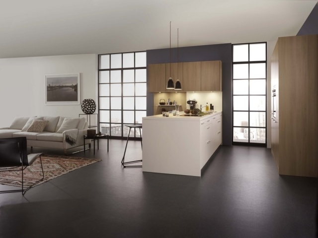 bucătărie cu lumini pandantive cu insulă de bucătărie albă lucioasă