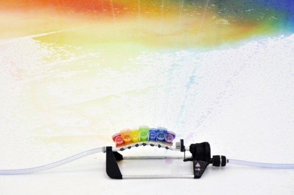 lichid curcubeu instalație de artă curcubeu mașină edwin deen liquid rainbow art installation rainbow gazon sprinkler edwin deen