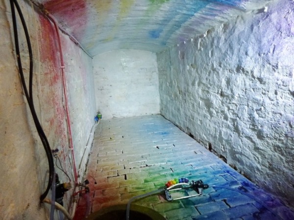 instalație de artă modernă de Edwin Deen lichid curcubeu instalatie de arta moderna edwin deen liquid rainbow