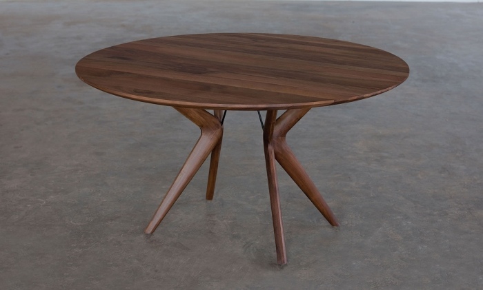 masă rotundă de masă din lemn de Novak Mikulić și Marija Ružić masă-rotundă-din-lemn-pentru-masa-LAKRI-vâsle-Novak-Mikulić-Marija-Ružić