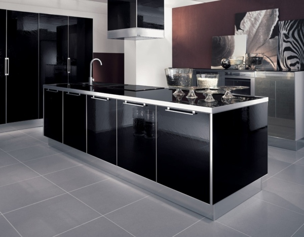 bucătărie lucioasă, negru și violet lucios-negru-violet-bucatarie