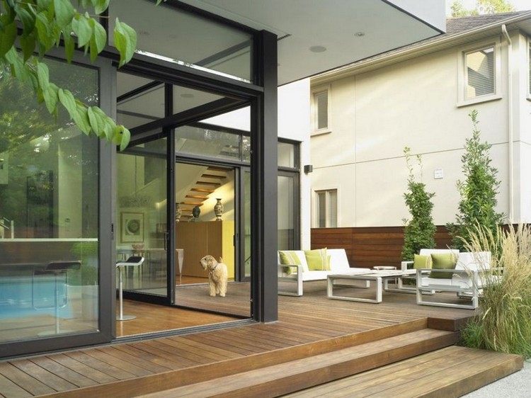 Terase din lemn și mobilier alb de terasă Idei moderne de terase podele din lemn-alb-mobilier-ziergraeser-lemn-gard intim