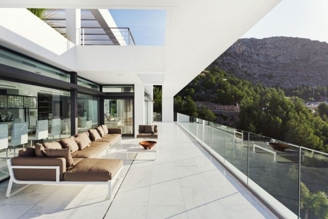 canapea acoperită cu balcon balustradă din sticlă fără ramă balcon-acoperiș-salon-canapea-sticlă-balustradă-fără ramă