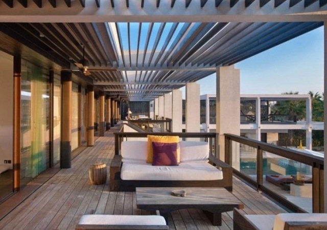 balcon lamele din lemn acoperiș balustradă de sticlă balcon-lamele din lemn-acoperiș-balustradă de sticlă