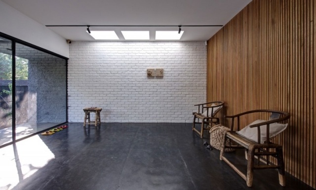 casă modernă materiale naturale în interiorul zonei de intrare casă de familie modernă materiale naturale în interior