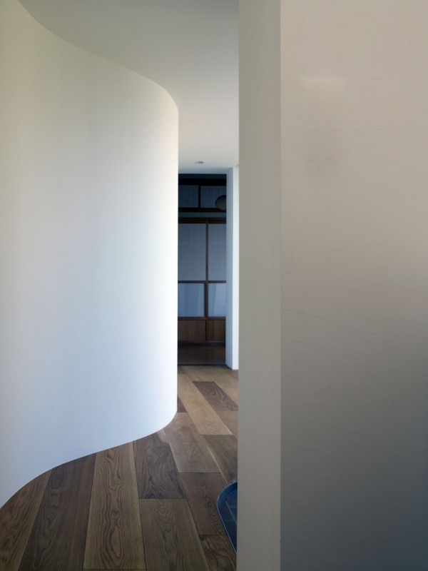 casa gradina copac construit coridor forma de val casă grădină construită în jurul coridorului copacului în formă de val