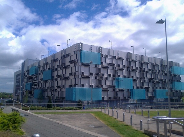 Parcare exterioară parcare etajată Millenium-Point Birmingham Regatul Unit Parcarea parcării exterioare a etajelor Millenium Point Birmingham panouri de fațadă