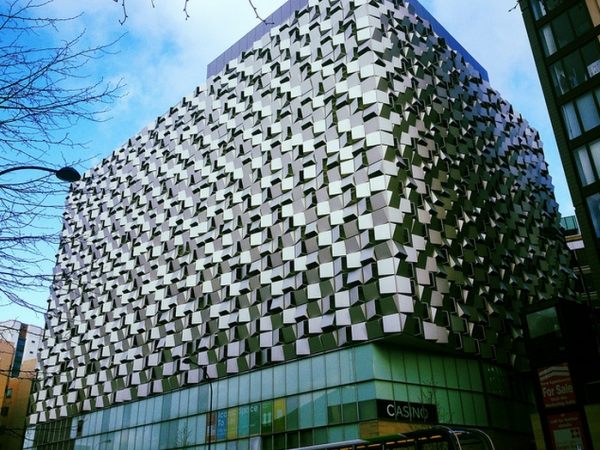 Clădiri moderne Marea Britanie - Strada Charles - Construcția parcării Sheffield Regatul Unit Charles Street Sheffield proiectarea fațadei clădirii parcului auto