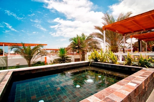mini piscina casa seta casa de designer cu terasa pe acoperis