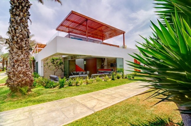 vedere laterala strada casa seta design casa rezidentiala cu terasa pe acoperis