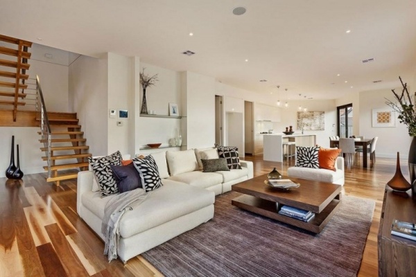 casă rezidențială zonă de living deschisă canapea modulară măsuță de cafea din lemn home melbourne living plan living canapea lemn masuta de cafea