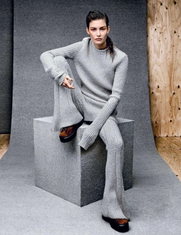 Ophelie-Guillermand-tricot-pantaloni-pulover-mâneci-supradimensionate