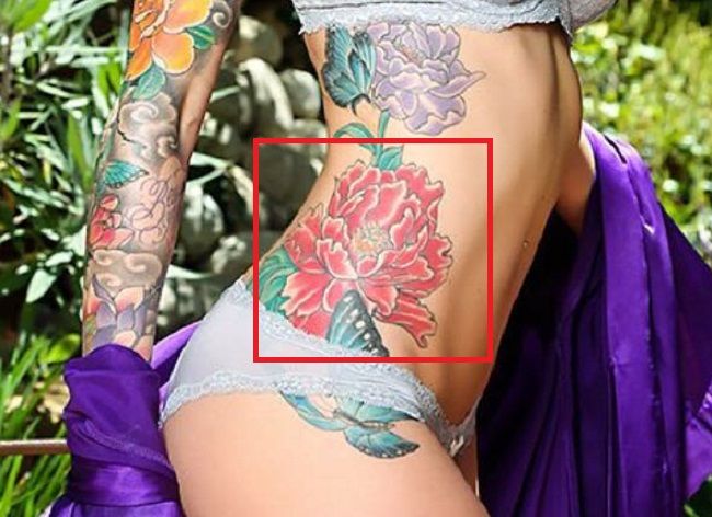 Tatuagem de Monique Alexander