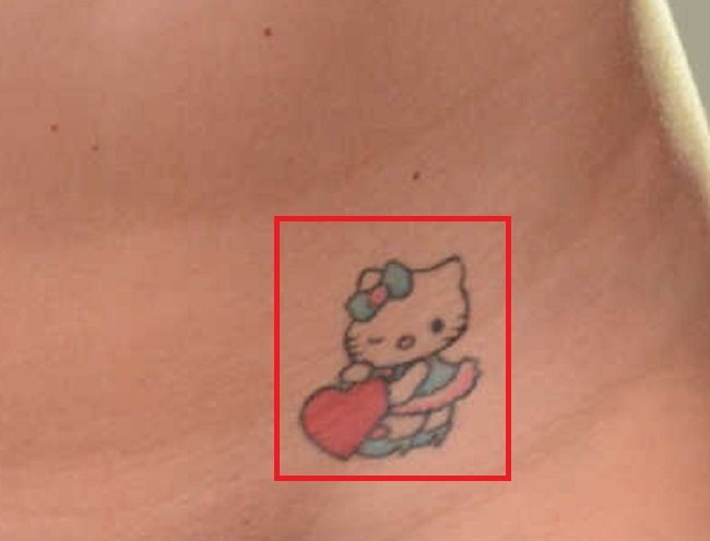 Monique Alexander-Tattoo-Área pélvica