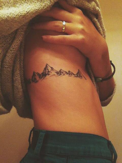 Beau tatouage de montagne pour les femmes